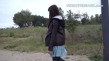 18 years old Luna does her first anal casting