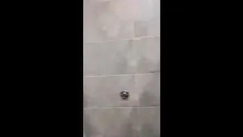Mi compañera gimnasio y yo nos encontrábamos calientes y terminamos masturbandonos en el baño del gimnasio.