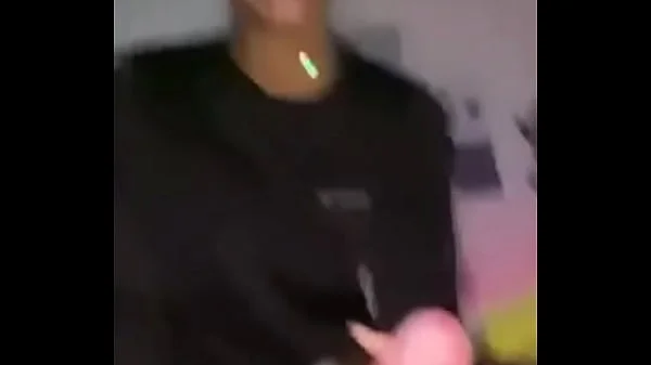 Pretinha mamando tudo