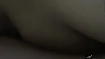 Fuí a vicitar a mi novia y no estaba pero encontré a mi suegra desnuda tomando una siesta, hacía mucha calor, Decidi grabarla pero no me aguanté las ganas y me la cogí, para cuando despertó ya se la ha