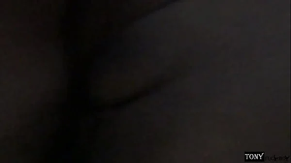 Fuí a vicitar a mi novia y no estaba pero encontré a mi suegra desnuda tomando una siesta, hacía mucha calor, Decidi grabarla pero no me aguanté las ganas y me la cogí, para cuando despertó ya se la ha