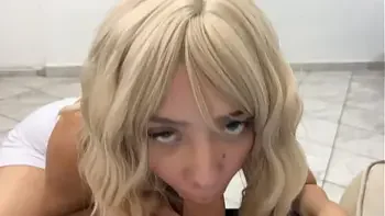 Mi Madrastra me Muestra como Se Baila con Vestido y lo Único que Puedo Pensar es en su Enorme Culo Rebotando