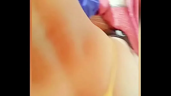 Me follo a la novia de mi amigo mientras se ausenta y la baño en leche de perrito y misionero