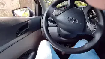 Bati punheta pra gostosinha que estava no ponto de ônibus que acabou sedento!