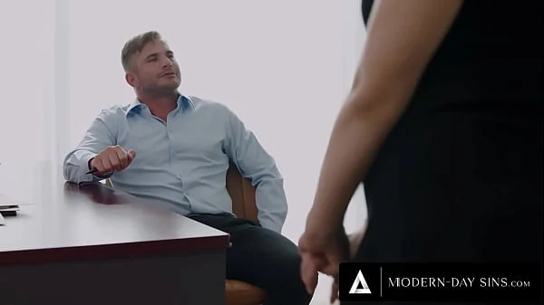MODERN-DAY SINS - Horny Top Employee Rewards Himself With Boss's Stepbae Penelope Kay's Pussy