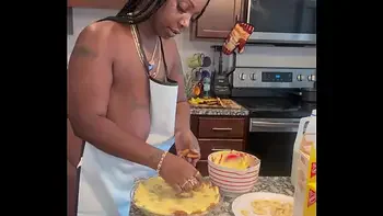 Making banana pudding