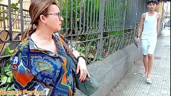 Novinho me abordar na porta igreja e me convida para seu apartamento chegando lá ele me comeu gostoso