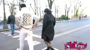 Sex tour in Madrid for the horny Valencian Nelia Estrada. Another monument to the capital!