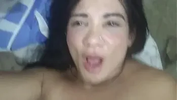 Presente de aniversário  Leo Skull  me acordou levando uma chupada gostosa na buceta até chegar o orgasmo. Veja mais em xv red.