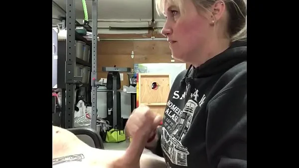 Fucking my thick hairdresser, mase619 gives a tip!