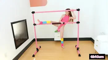 Intense Orgasms Make Tiny Dancer Look Like She Has Parkinson's