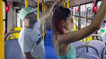 Jovem estudante encoxada e fodida no ônibus em público!