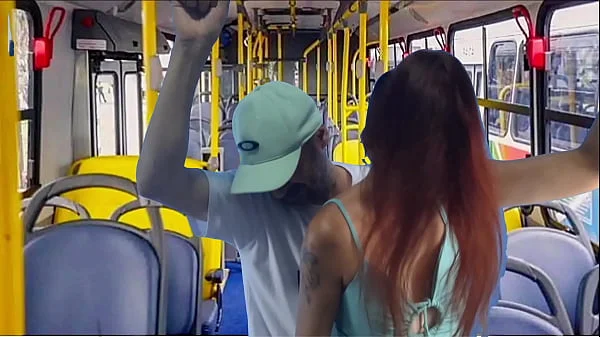 Jovem estudante encoxada e fodida no ônibus em público!