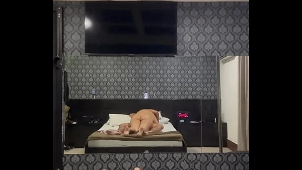 “Coroa sim... movida a amor de pica.”
