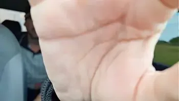 Casada e Motorista de aplicativo pega passageiro se masturbando por trás!