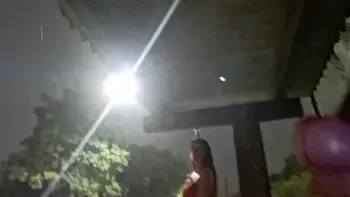 Tirei pau pra fora e bati punheta no ponto de ônibus ao lado de uma garota!