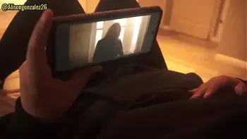 Tengo sueño hermanastro, dejame acostarme en tus piernas, pero no metas tu pene en mi boca por favor!!