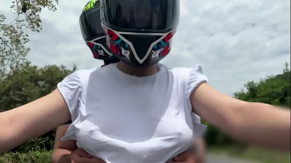 Recogí a Mi Cliente Favorito De DIDI Sin Sostén y Toco Mis Grandes Tetas Nuevamente