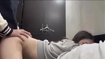 FLACA CALIENTE MONTA VERGA SIN CONDON APASIONADAMENTE HASTA DESTROZARLA