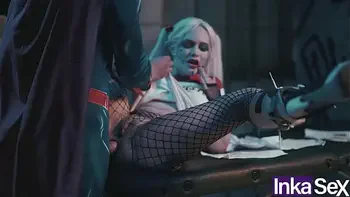 Superman destroza el ano a Harley Quinn y le hace un creampie en el ano.