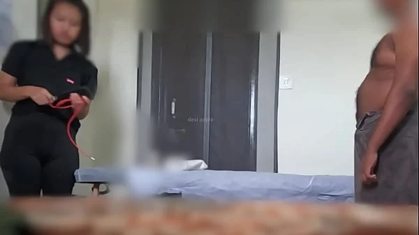 Angry spa girl finally got convinced to do handjob