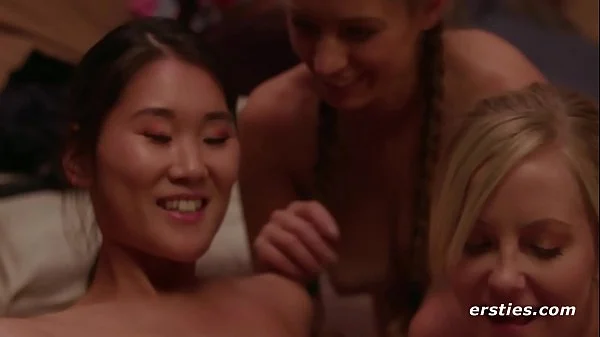 Four Hot Women Have a Fuck Machine Party