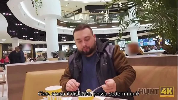 HUNT4K. Acquista la moglie di uno sconosciuto al centro commerciale