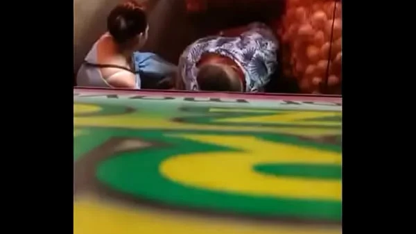 Esse homem foi flagrado sendo a. por essas mulheres no Ceará, reparem oq elas fazem com esse pobre coitado. Isso não pode ficar assim!
