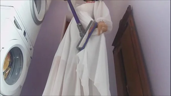 what a naughty housewife! all naked and struggling with the vacuum cleaner