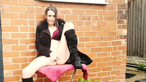 2 risky outdoor public squirting videos