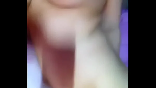 بنت فرسه هاريه نفسها لعب وتجيب شهوتها ف الاخر وتقول لحبيبها تعالا نيكني