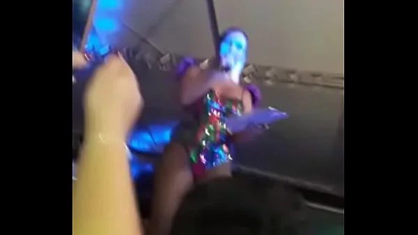 Valesca Popozuda mostra a buceta em show