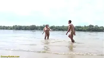 big ass chubby mom outdoor fucked by her toyboy