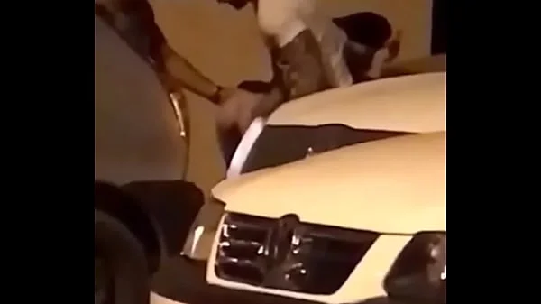 EU Comendo a novinha atrás do carro