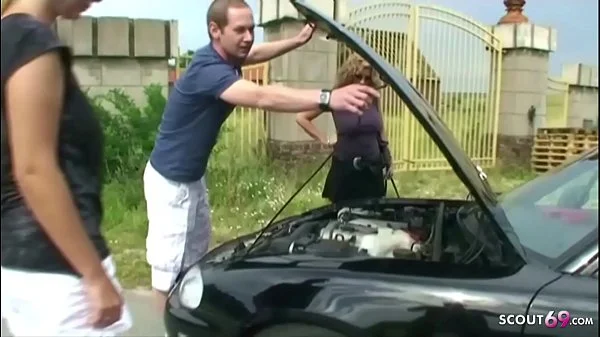 German MILF - Deutsche MILF Jenny und Freundin ficken Jungspund zum Dank