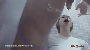 FITNESS TEEN GETS ASS TO MOUTH IN PUBLIC TOILET
