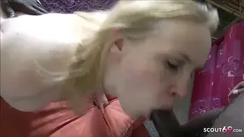 German Teen - Haengetitten Studentin bei Amateur Dreier mit 2 Schwarzen