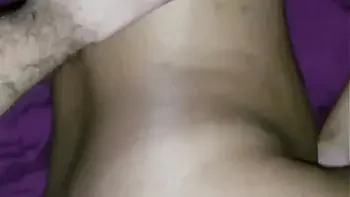 le follo el culo virgen a mi hermanastra y me corro dentro de ella