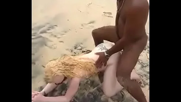 pescador sortudo filho da puta comeu a morena e albina no meio da praia