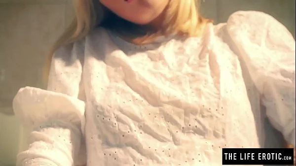 Skinny girl maturbates hard after peeing makes her horny