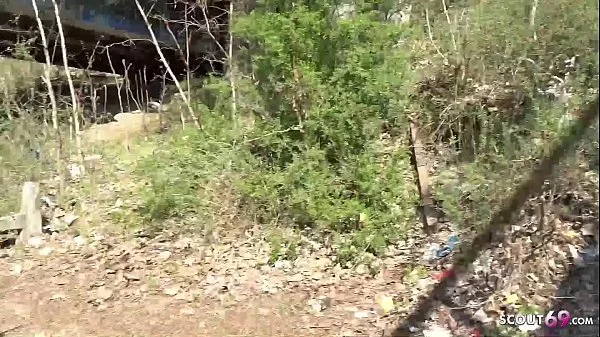 GERMAN SCOUT - Mollige Elisa bei Strassen Casting gefickt