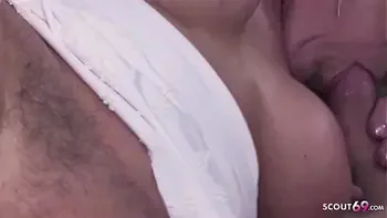 74 Jahre alte Oma mit Haariger Fotze hat Sex mit Jungspund - German Granny