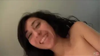 Me follo a Melody Petite delante del novio