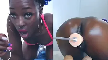 Ebony cam girl squirts