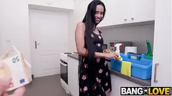 Juicy Ass Maid Andreina Deluxe