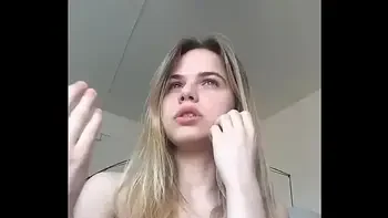 Modelo tirando fotos - Alexandra Smelova