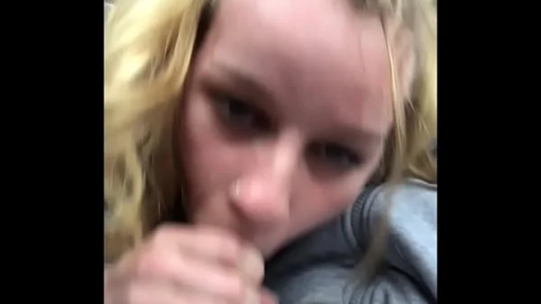 Sucking an amazing cock in the car !