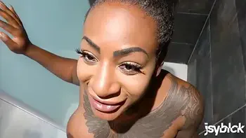 VISIT-X | Room Service knallt schwarze Schnitte und spritzt ab