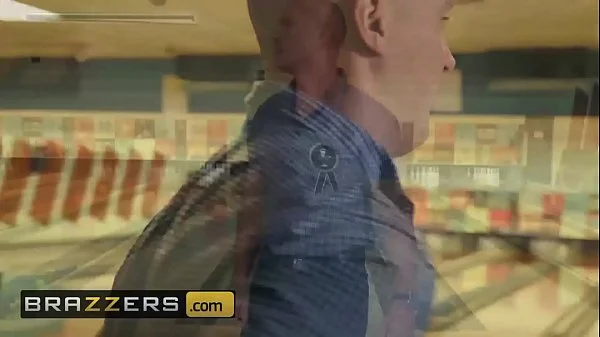 (Valerie Kay, Sean Lawless) - Bowling For The Bachelor - Brazzers