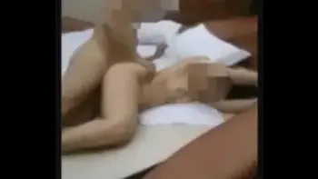 Esposa deixa amigo do marido fazer de tudo